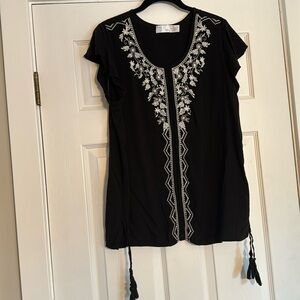 XXL Black and white short sleeve blouse
